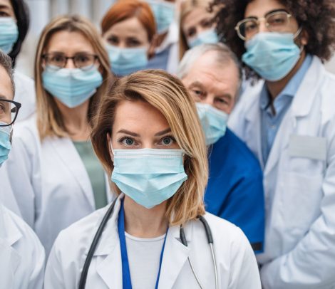 group-of-doctors-with-face-masks-looking-at-camera-ZAL8RZC.jpg